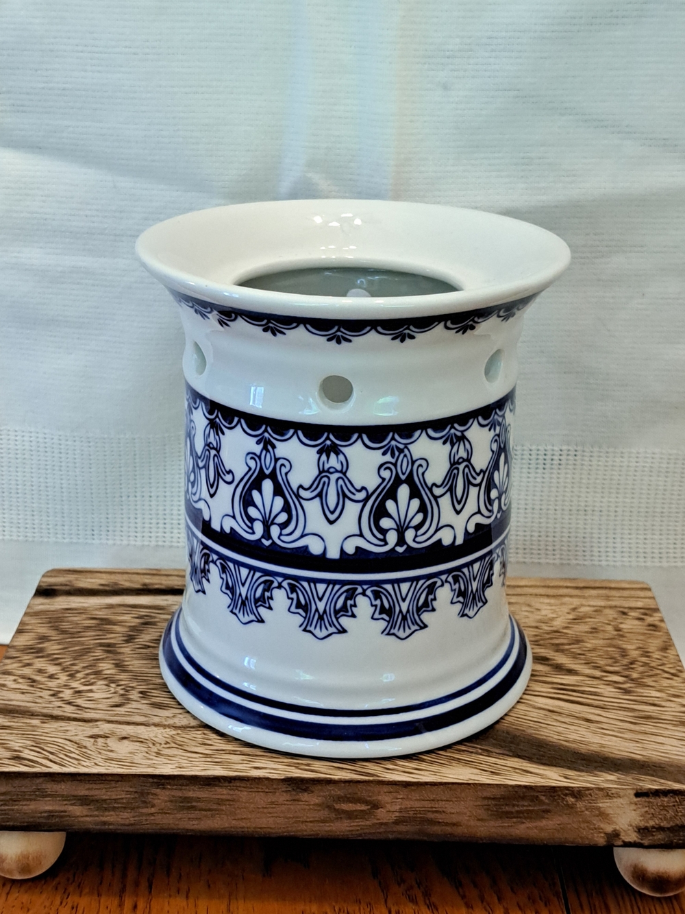 Bombay Blue and White Porcelain Pedestal Dish (Base For Teapot)